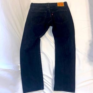 Levi’s 501 button fly jeans in black. W35 L32